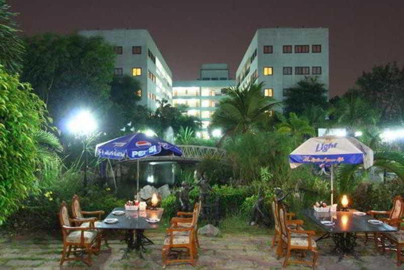 13 Coins Airport Hotel Min Buri Bangkok Luaran gambar